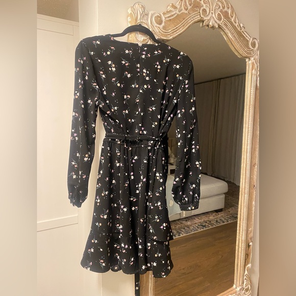 Dynamite floral long sleeve dress. Size L. - Picture 2 of 4
